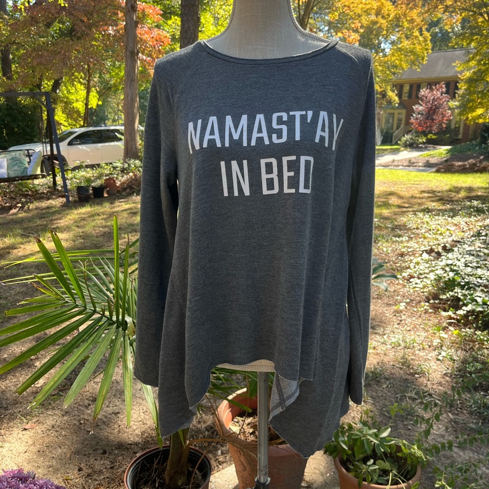 Grayson Threads ‘Namast’ay in Bed’ Loungewear Top, Large, Grey, EUC, Soft 🥰